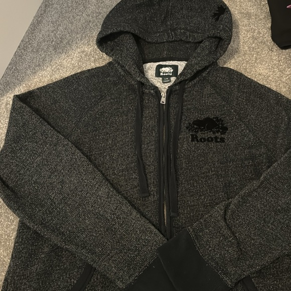 Roots zip up hoodie!! - Picture 4 of 7